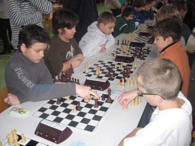 083