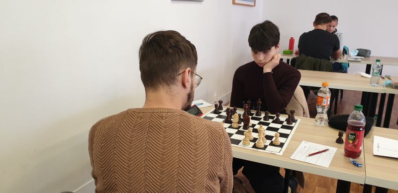 049